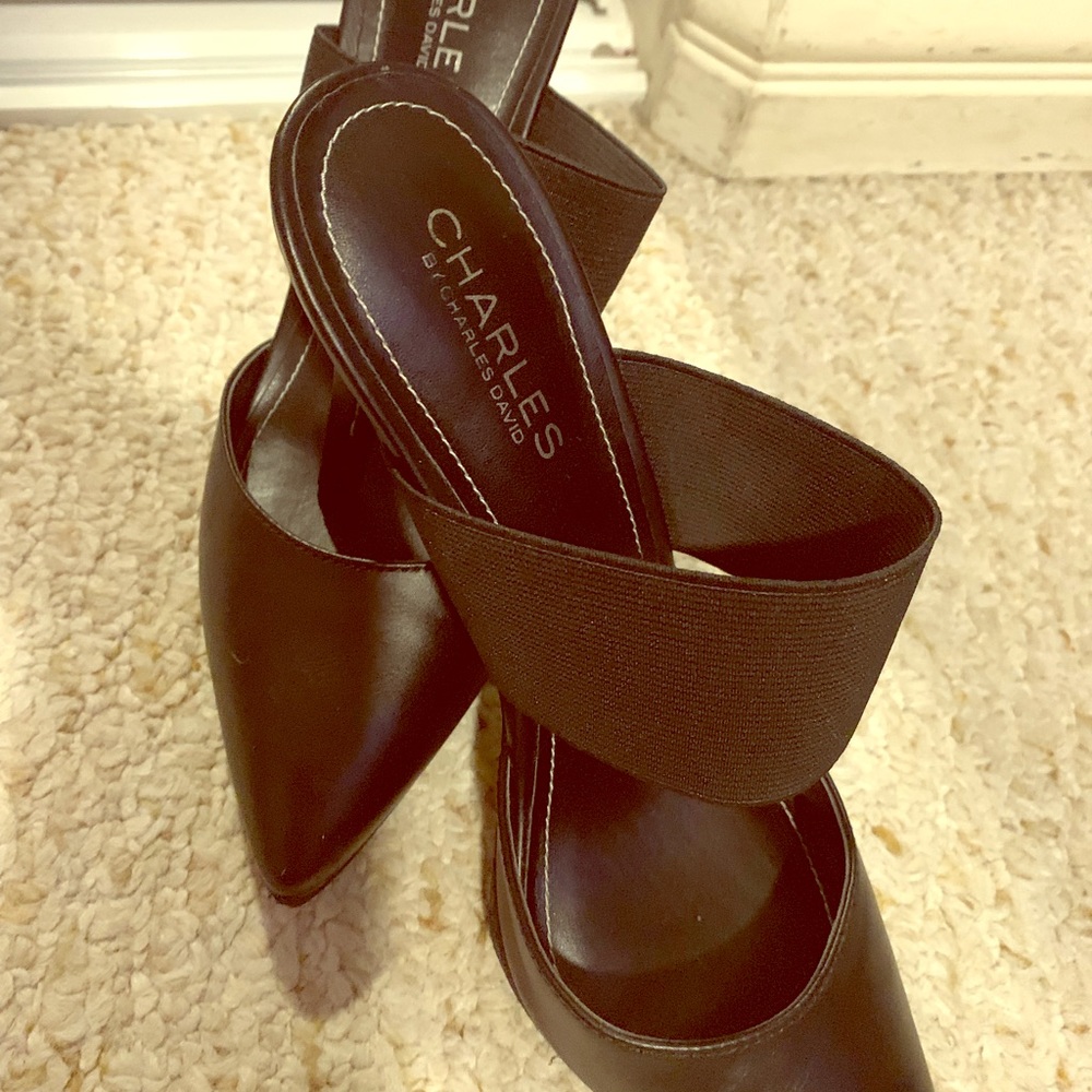 Black heels with elastic strap